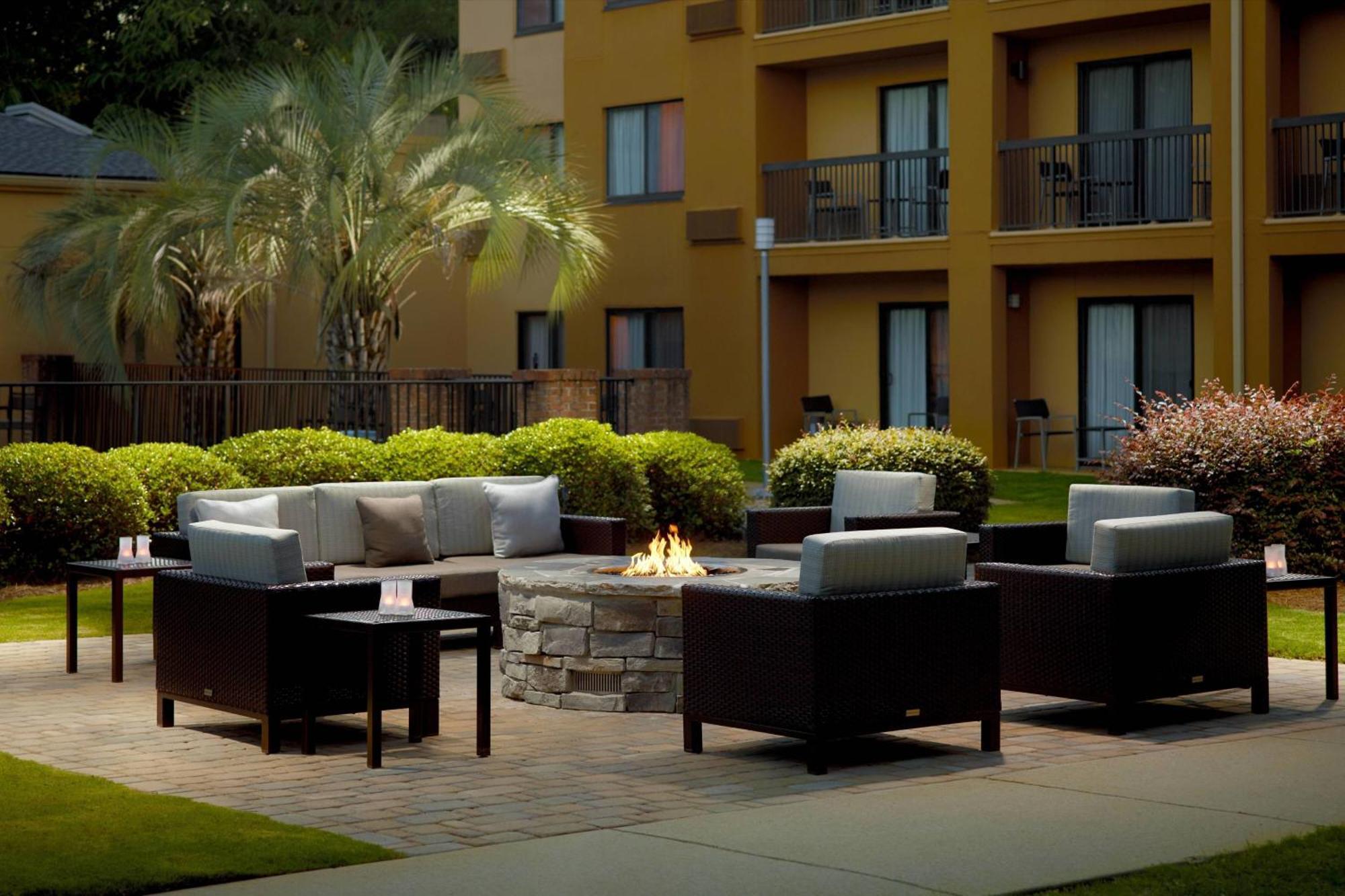 Courtyard By Marriott Macon Hotel Exterior photo